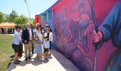 AB-Türkiye dayanışması için yapılan sanat duvarı açıldı
