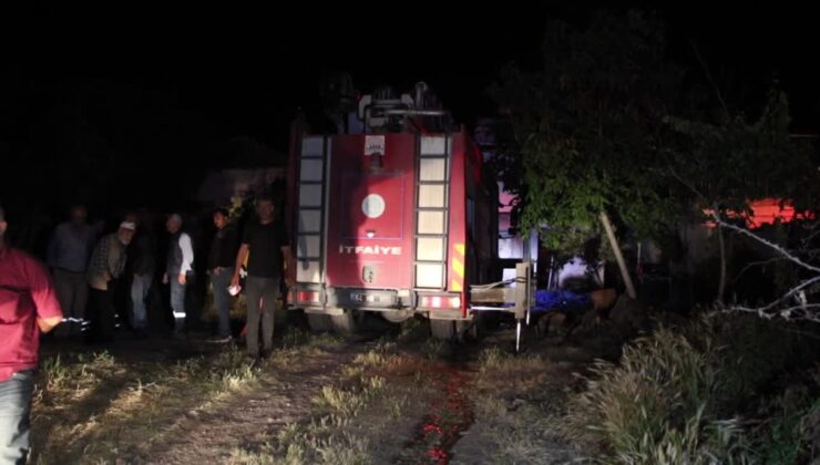 Çıkan yangında 3 ev zarar gördü