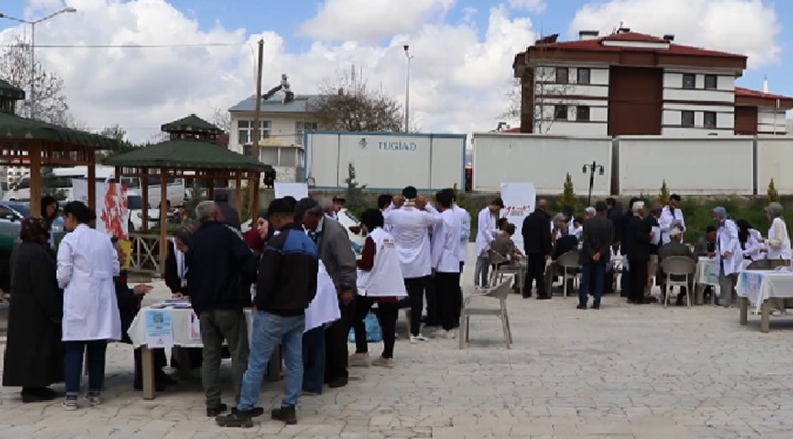 Elazığ’da”Genç Yeryüzü Doktorları” vatandaşlara sağlık taraması