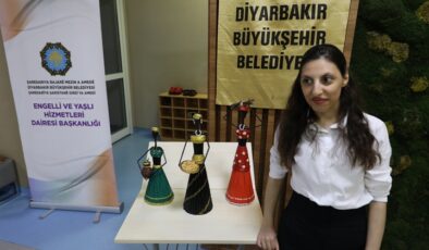 Engelli bireyler eserlerini sergiledi