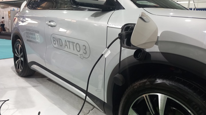 Diyarbakır’daki Fuarda Elektrikli Araçlar Rağbet Görüyor