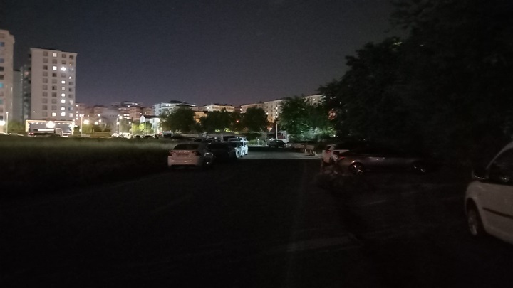 Şehrin Göbeğinde Bulunan Karanlık Yol Aydınlatılmayı Bekliyor