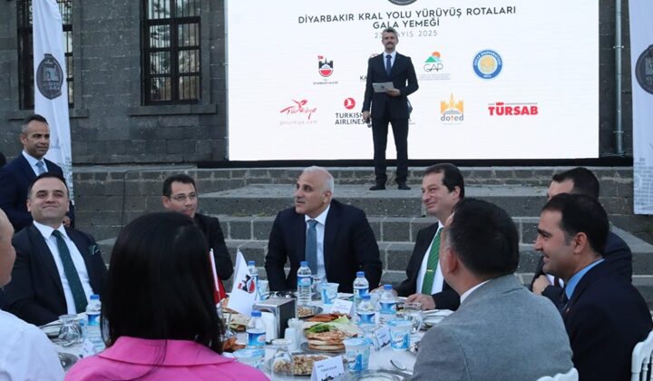 “Kral Yolu” gala yemeğinde tanıtıldı