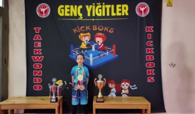 Minik sporcular Dünya Şampiyonasından madalyayla döndü