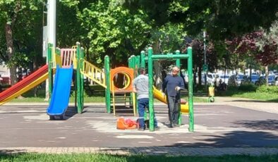 Belediye ekipleri Oyun Alanlarını Yeniliyor
