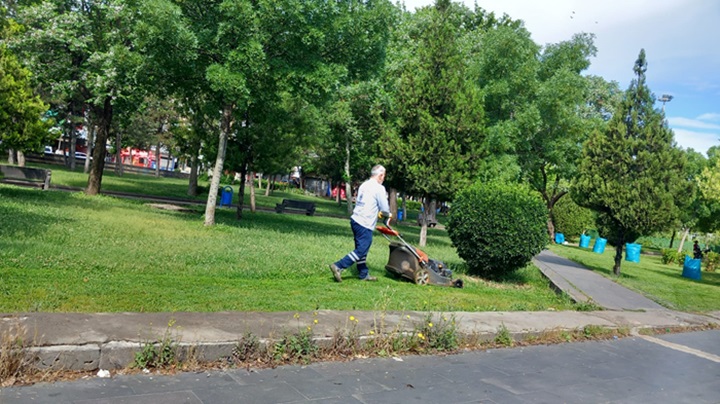 Büyükşehir Belediyesi Park Alanlarında Çalışma Gerçekleştirdi