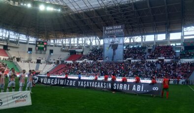 Amedspor-Adanaspor Maçında Sırrı Süreyya Önder Unutulmadı