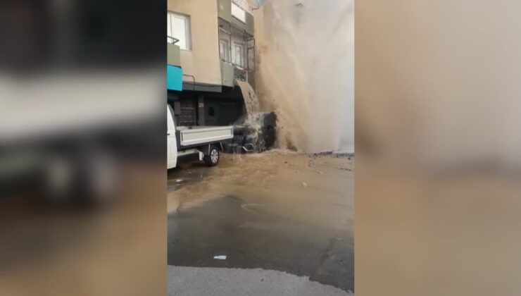 Su borusu patladı, çok sayıda araç, ev ve iş yeri zarar gördü
