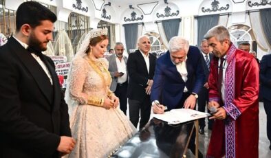 Diyarbakır’da Dillere Destan Düğün