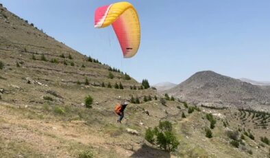 Küçük yaşta başladığı sporda artık tek başına uçuyor