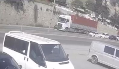 Tırın otomobili sürüklediği anlar güvenlik kamerasında