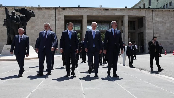 Kurtulmuş, “Türkiye’nin Sivil Anayasa Yolculuğu Projesi” kapanış programına katıldı