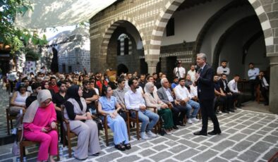 AK Parti Genel Başkan Yardımcısı Yalçın, Diyarbakır’da Gençlik Buluşması’nda konuştu
