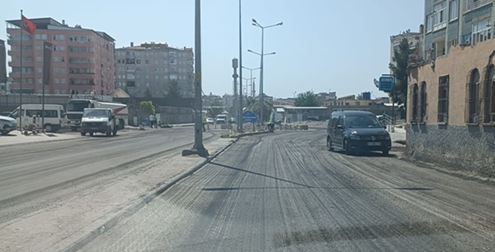Bağlar’da asfalt ve kaldırım çalışması sürüyor