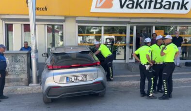 Bankanın önünde oturuyordu, kontrolsüz araçla yaralandı