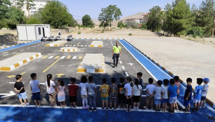 Anaokulu öğrencilerine trafik eğitimi verildi