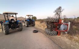 Devrilen traktör kurtarıldı
