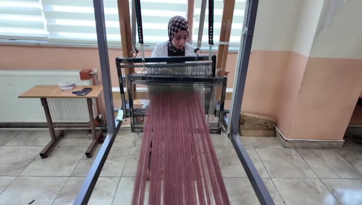 Beş kadın, ilmek ilmek dokuyarak kültürel mirası yaşatıyor