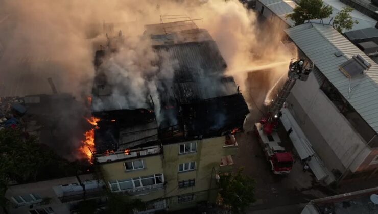 Binanın çatı katında çıkan yangında bir kişinin cansız bedeni bulundu