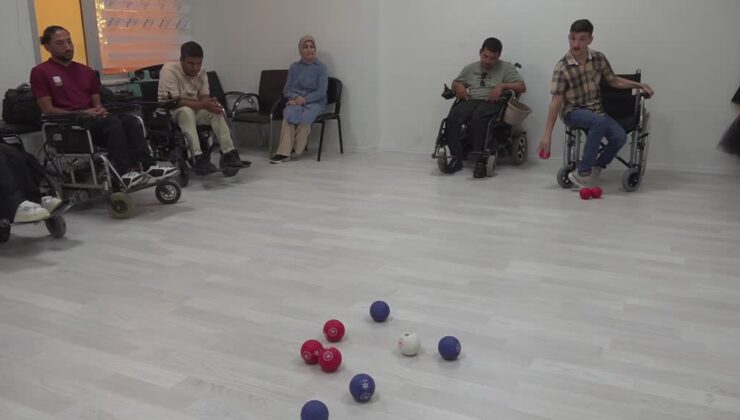 Serebral palsili öğretmen milli formayla dünya sahnesinde