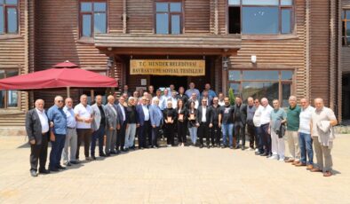 Körhat Mahallesi Muhtarı Dilek Dere’ye Sakarya’da Anlamlı Takdim