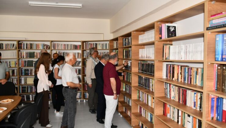 Depremde kaybettikleri sınıf arkadaşları adına kütüphane kurdular