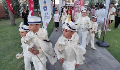 Diyarbakır’da 529 yıllık vakıf geleneğiyle sünnet şöleni yapıldı