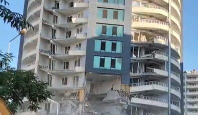 Diyarbakır’da ağır hasarlı bina yıkımında panik yaşandı