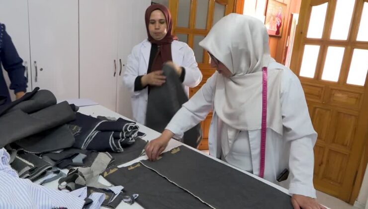 Diyarbakırlı kadınlar atık kumaşları çocuk kıyafetine dönüştürüyor