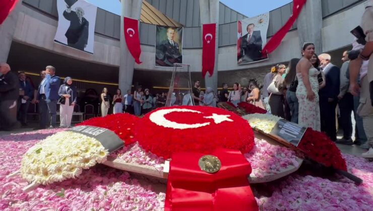 Dokuzuncu Cumhurbaşkanı Süleyman Demirel mezarı başında anıldı