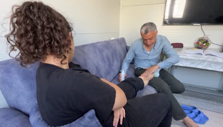 Depremzede baba, kızının yeniden yürümesi için destek bekliyor
