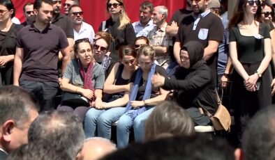 Ferdi Zeyrek için belediye önünde tören düzenlendi