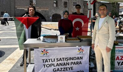 Gençlik Derneği’nden Gazze İçin Tatlı Standı