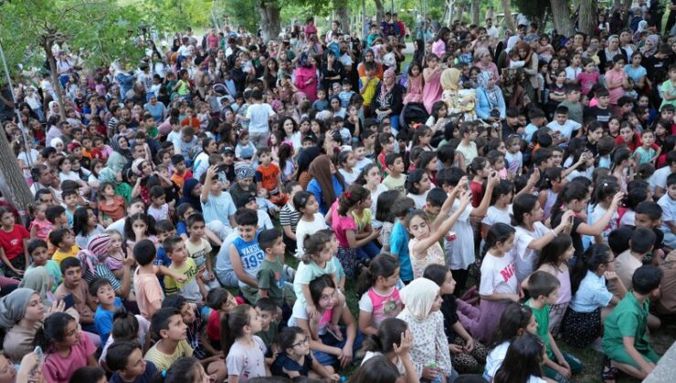 Gezici tiyatro Hazro, Hani ve Ergani’de çocukları coşturdu