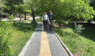 Görme engelli ilahiyat öğrencisi vaiz olma hedefiyle çalışıyor