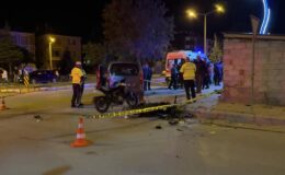 Hafif ticari araç ile motosiklet çarpıştı, 2 kişi öldü, 1 kişi yaralandı