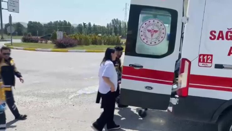 Hasta taşıyan ambulansla otomobilin çarpıştığı kazada 5 kişi yaralandı