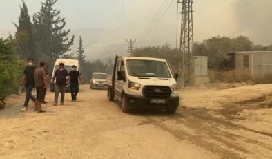 Hatay’da orman yangını yerleşim alanlarını tehdit ediyor
