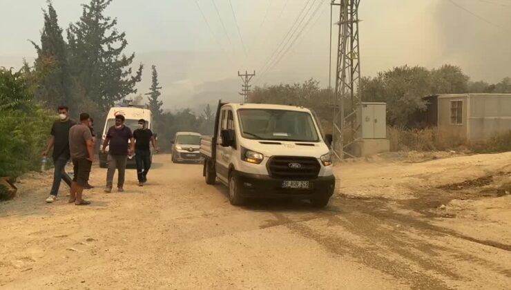 Hatay’da orman yangını yerleşim alanlarını tehdit ediyor