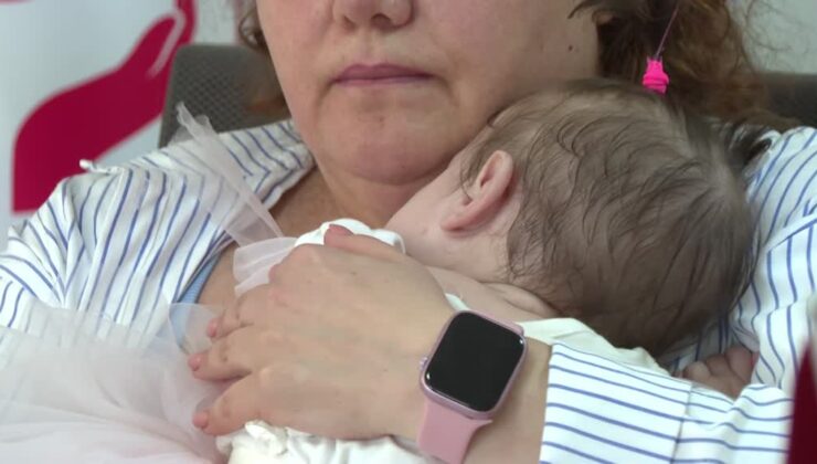 Havalimanı’nda tuvalette bulunan bebek, Rus yetkililere teslim edildi
