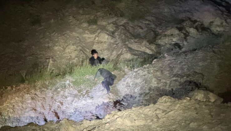 Hayvan otlatırken kayalıktan düşen çocuk kurtarıldı