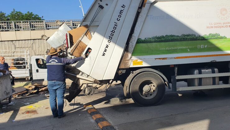 Çöp Kamyonlarından Akan Pis Su Çevreyi Kirletiyor