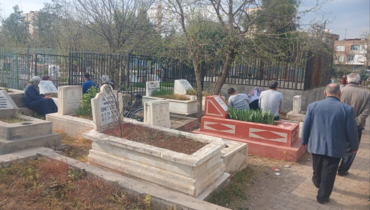 Diyarbakır’da Kurban Bayramı’nda Mezarlıklar Ziyaretçilerle doldu