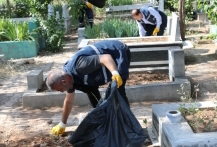 Mezarlıklarda bayram sonrası temizlik yapıldı