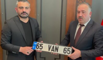 Van Emniyet Müdürü Mutlu’dan  Vanspor’a anlamlı hediye