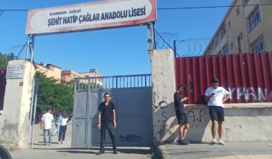 Diyarbakır’da YKS’nin ilk oturumu TYT   başladı.