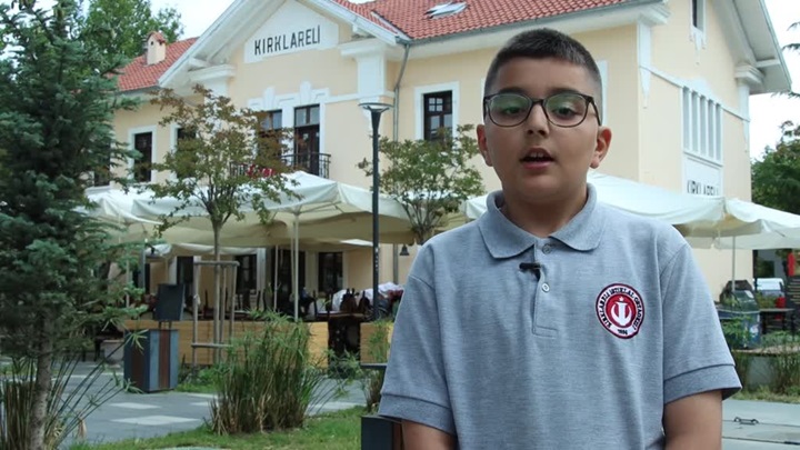 Kırklareli’ni İngilizce tanıtan 10 yaşındaki Eren Deniz’in videosu beğeni topladı
