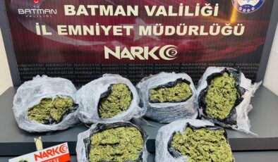 Kamyonette 5 kilo 400 gram skunk ele geçirildi
