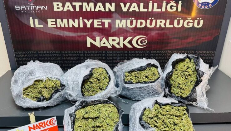 Kamyonette 5 kilo 400 gram skunk ele geçirildi
