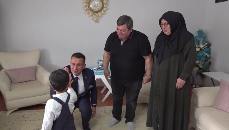 30 yıllık evlat hasreti Emre ile şefkatli yuvaya dönüştü